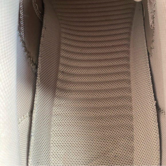 Nike mens Roshe 1 Sand White sneakers size 10.5 - Picture 10 of 12